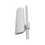 Estación sectorial mANTBox ax Wi‑Fi 6 instalada en torre exterior