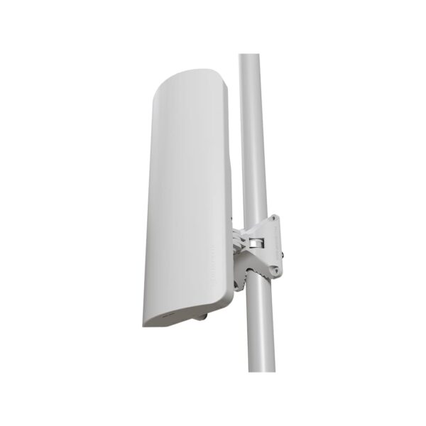 Estación sectorial mANTBox ax Wi‑Fi 6 instalada en torre exterior