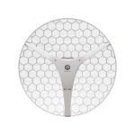 Antena MikroTik LHG XL 5 ax 27 dBi instalada al aire libre